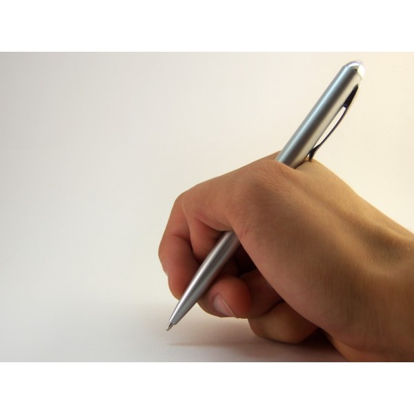 Ручка с невидимыми чернилами и ультрафиолетовой подсветкой